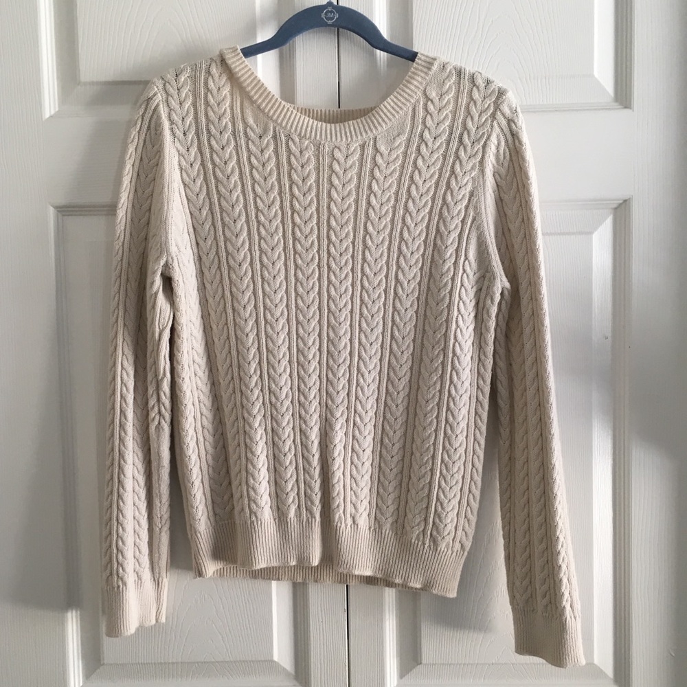 Cable-knit crew neck sweater